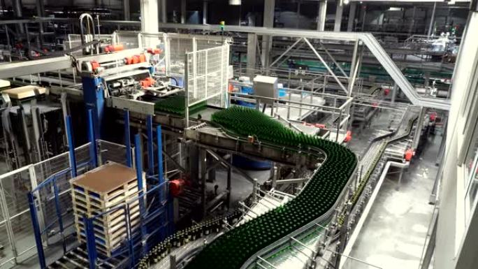 啤酒工厂内部有很多机器