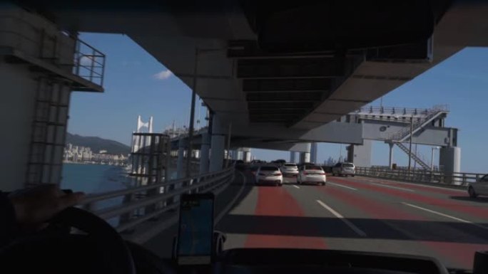 驾车通过广安大桥，釜山，韩国