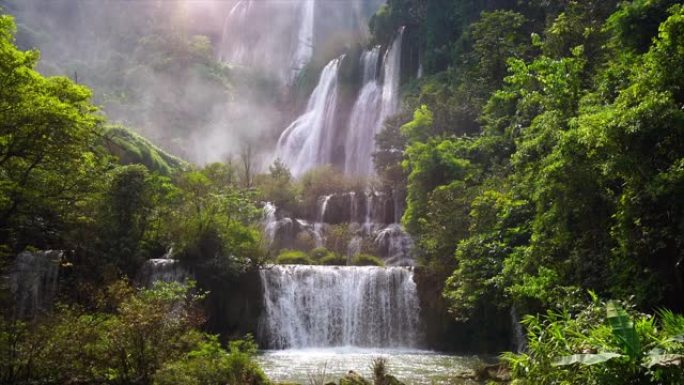 德省的Thi Lo Su (Tee Lor Su)。Thi Lo Su瀑布泰国最大的瀑布。