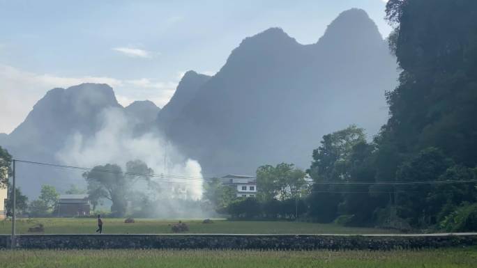 阳朔夕阳山村炊烟