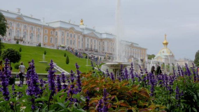 俄罗斯圣彼得堡。彼得霍夫喷泉的景色