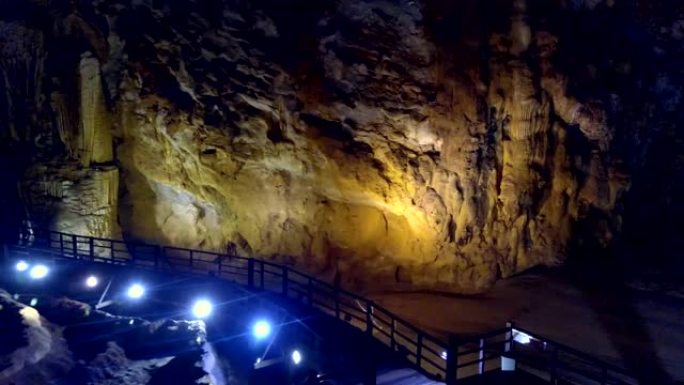 蓝色投影仪轻型喀斯特洞穴大厅结构