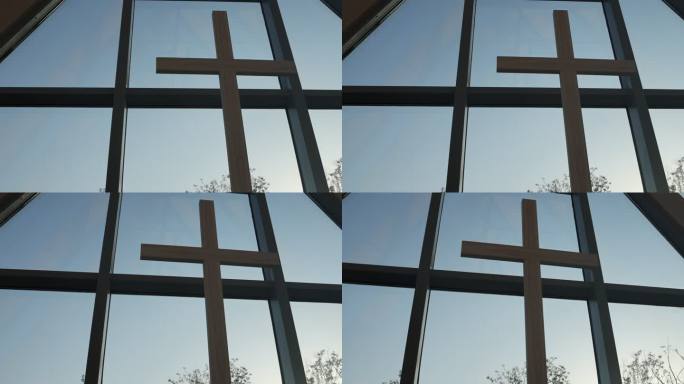 玻璃房子木头框架云层三角形空间建筑十字架