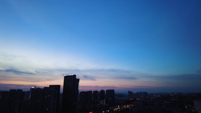 城市夜幕降临日转夜风景延时摄影视频素材