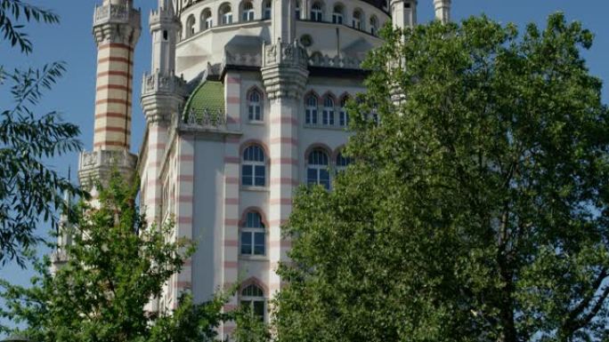 Yenidze大楼，是一座以前的卷烟厂大楼，借鉴了清真寺的设计元素