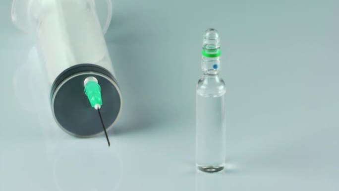 玻璃胶囊中的注射器针和药物