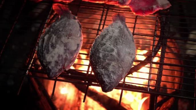 4K Man village用盐皮和猪肉烤肉烹饪烧烤鱼