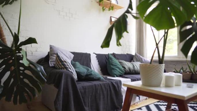 斯堪的纳维亚室内舒适的沙发，hygge概念