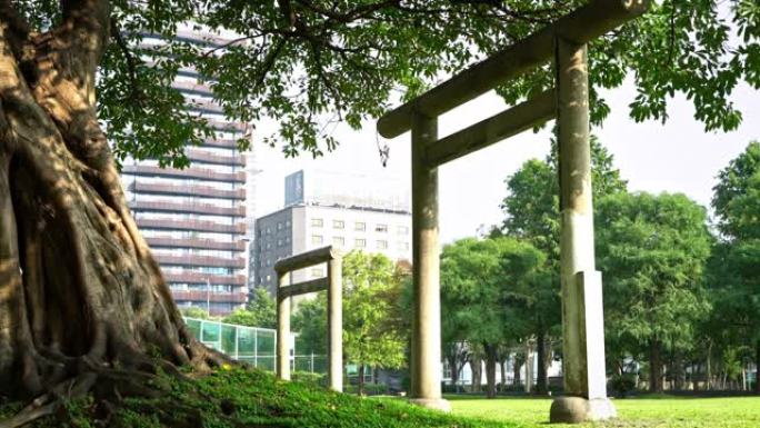 在康乐公园有一个日本鸟居门在台北市美丽的景色