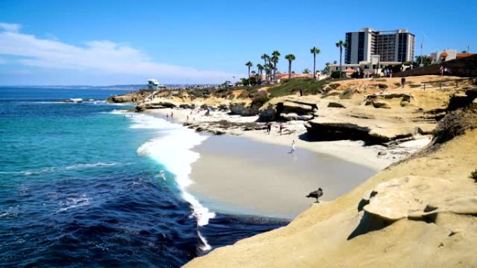 圣地亚哥加州华丽的海浪沿着海岸轰击
