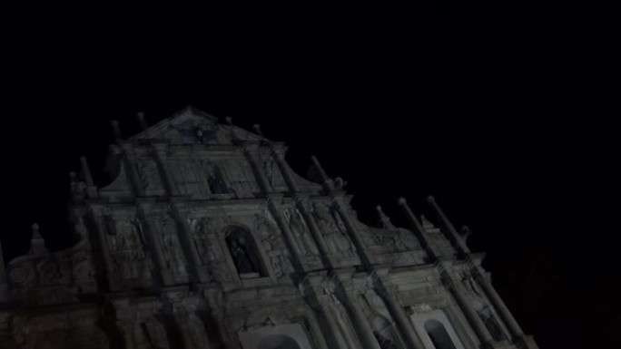 澳门圣保罗大教堂的废墟在夜晚的正面
