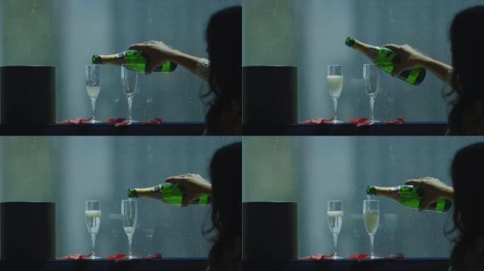 新娘在两杯中倒入香槟的慢动作