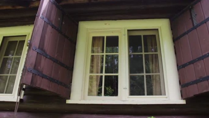木屋窗口