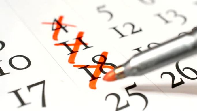 用红笔在日历上标出重要日子的概念，即日历的第4、11、18、25、12、19和26天