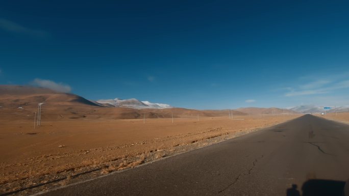 西藏旅游风光219国道车窗外蓝天牧场