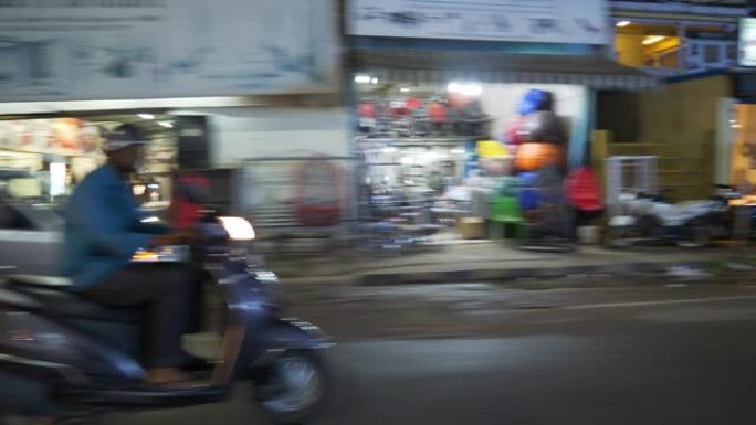 班加罗尔城市夜间照明人力车公路旅行交通街侧视全景4k印度