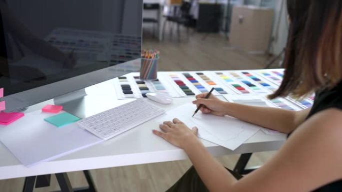 创意设计师在工作台上在纸上绘画和素描新思路