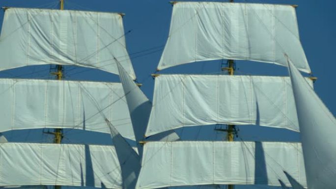 背景-一艘高大的船的帆