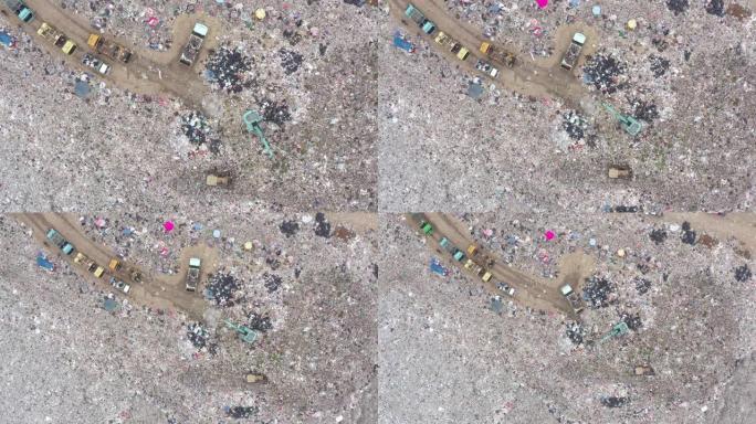 垃圾或垃圾山或垃圾填埋场，鸟瞰式垃圾车将垃圾卸载到垃圾填埋场。塑料污染危机。