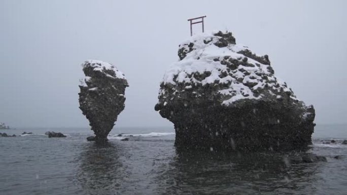 日本北海道降雪下惠比寿岩岩和大国岩岩的慢动作镜头