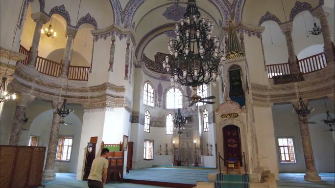 伊斯坦布尔小圣索菲亚清真寺祈祷