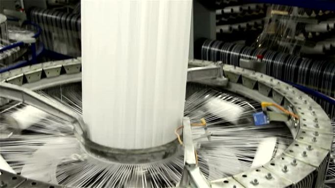 纺织工业-工厂纺纱机上的纱线线轴