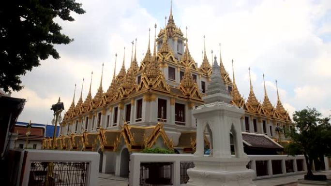 泰国曼谷Ratchanadda寺的著名寺庙Loha prasat (金属城堡)