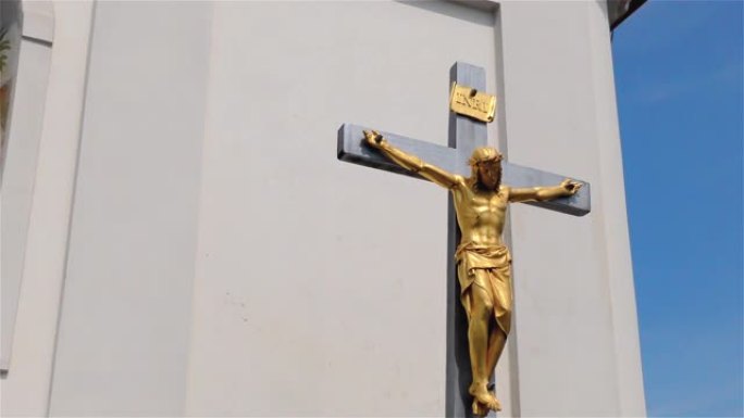 十字架上的金色耶稣基督-小教堂，耶稣受难像