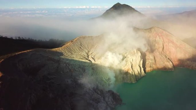 印度尼西亚伊延火山口东爪哇省伊延火山上午