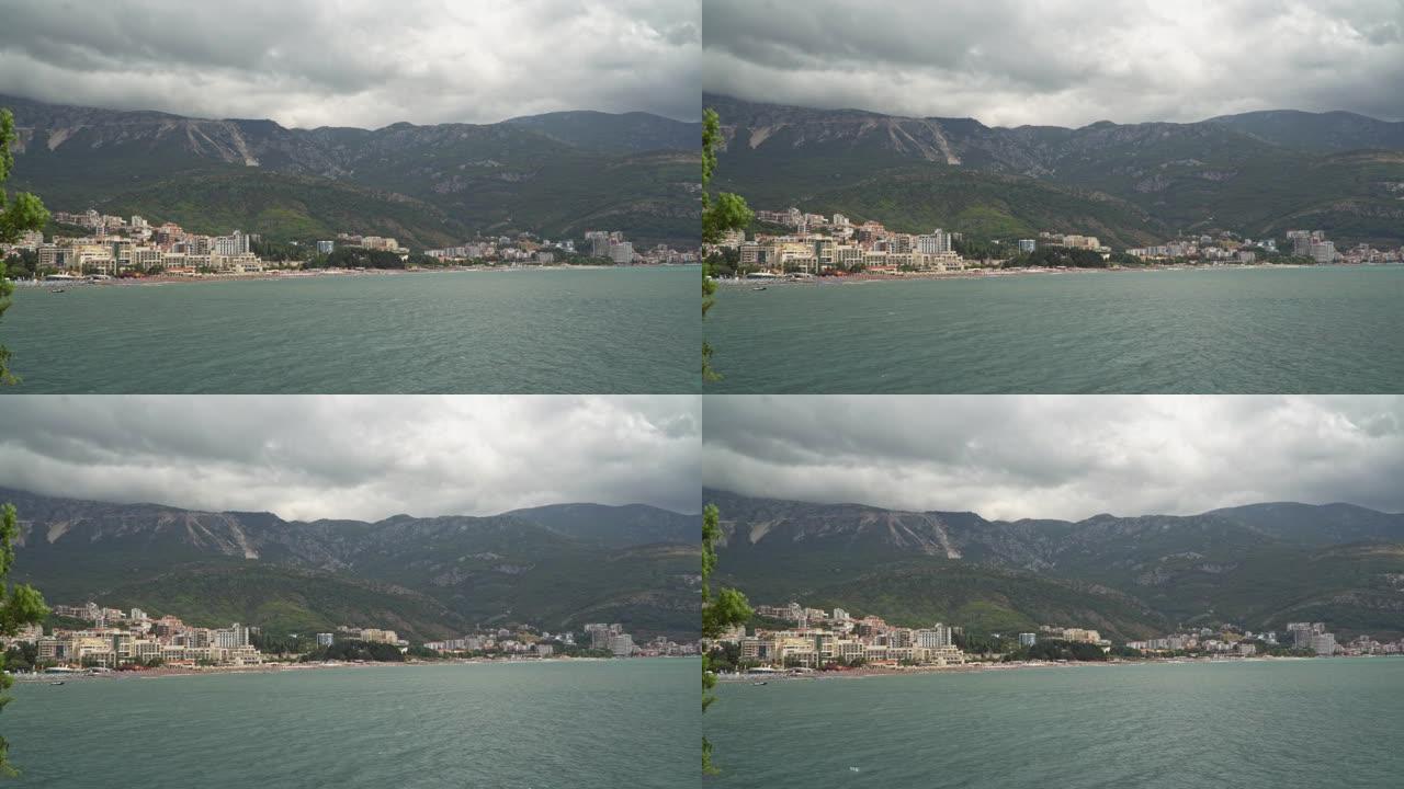 从海中可以看到黑山的Rafailovici镇