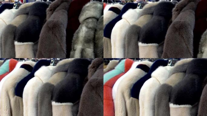 不同型号的皮草大衣连续挂在衣架上。