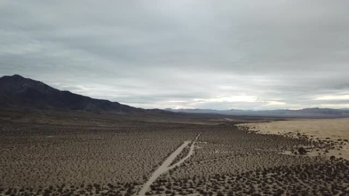 加利福尼亚州莫哈韦沙漠的4k航拍画面