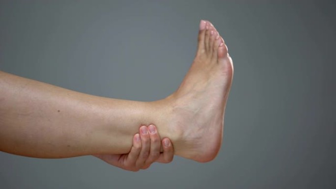女性按摩厌倦了高跟鞋腿，跟腱扭伤，静脉曲张和抽筋