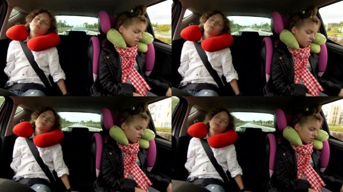 旅行时带着旅行枕头的兄弟姐妹睡在汽车后座上