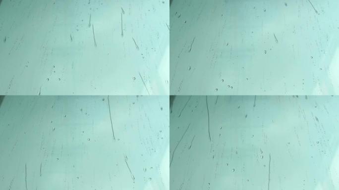 雨水从窗户流下
