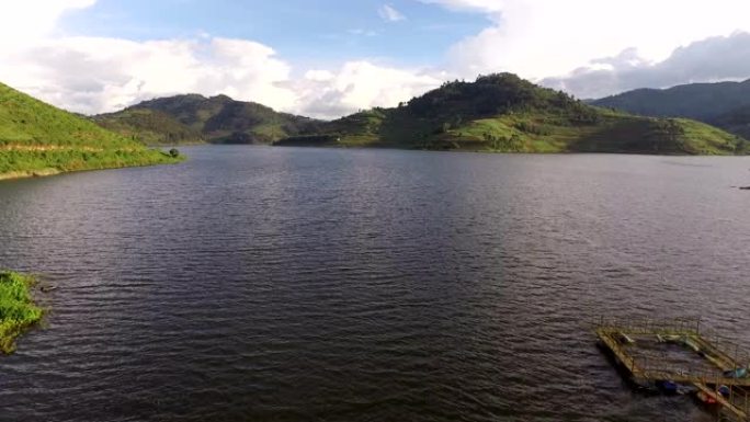 乌干达Bunyonyi湖的空中拍摄