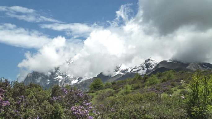 TL: 中国四川省四姑娘山国家公园海子谷四姑娘山地区山脉的自然景观