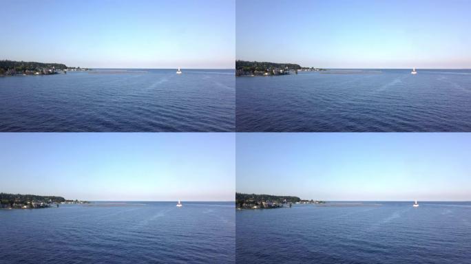 前往渡轮码头时，麦基诺岛在渡轮船前部的视频剪辑