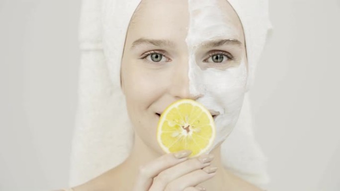 水疗。脸上有奶油的女人。护肤天然化妆品。