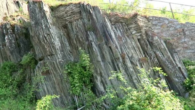 德国葡萄园中的天然摩泽尔板岩。