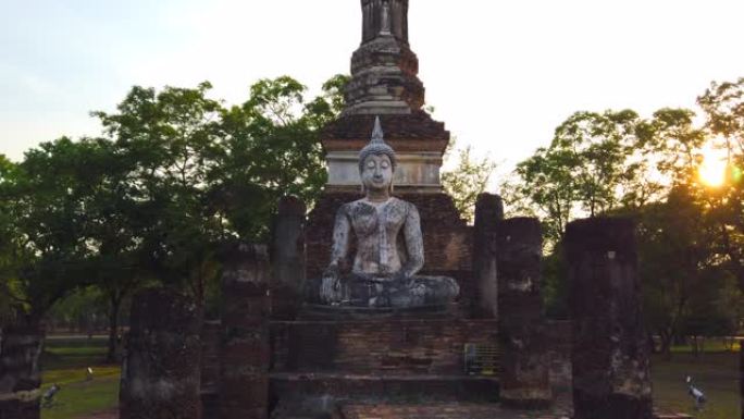 在泰国素可泰历史公园，4k翻拍古代佛像