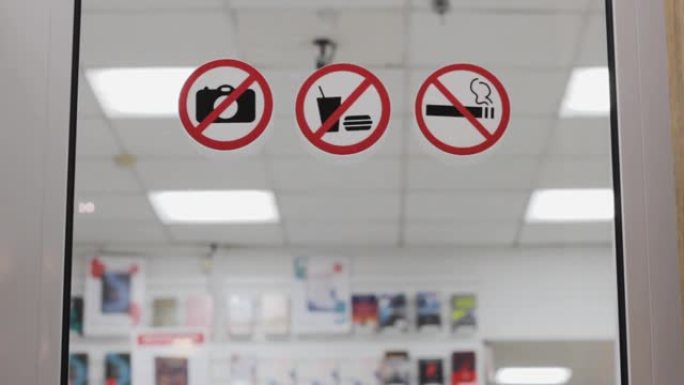 禁止标志没有照片没有食物和禁止吸烟。贴纸商店规则