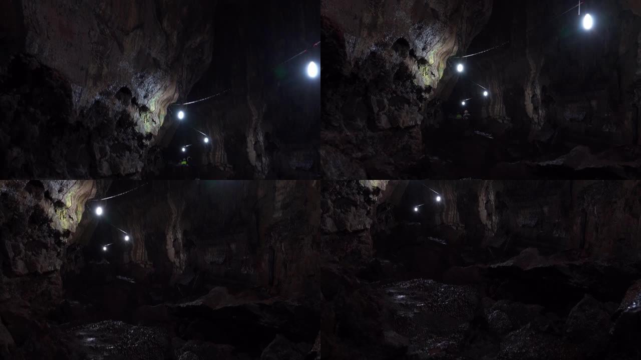 加拉帕戈斯圣克鲁斯的熔岩隧道