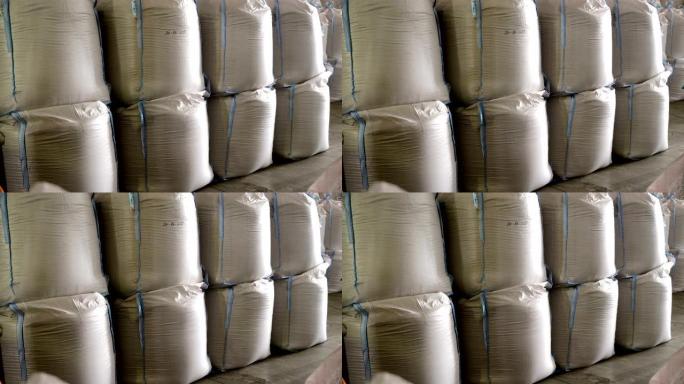 装有谷物的白色大塑料袋: 黑麦，小麦，大麦储存。4K