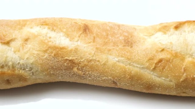 白色背景上的法式长棍面包