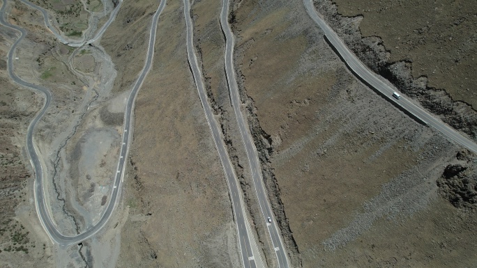 羊湖鲁日拉观景台 盘山公路