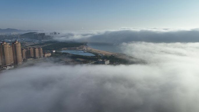 平流雾下的威海小石岛湿地公园
