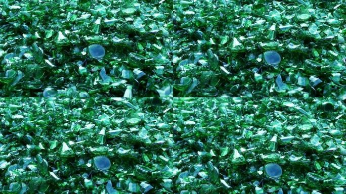 许多碎绿色瓶子。玻璃破裂。回收玻璃瓶。