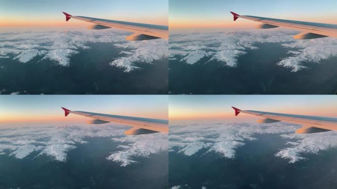 飞越阿尔卑斯山。从飞机舷窗到勃朗峰顶部的景色