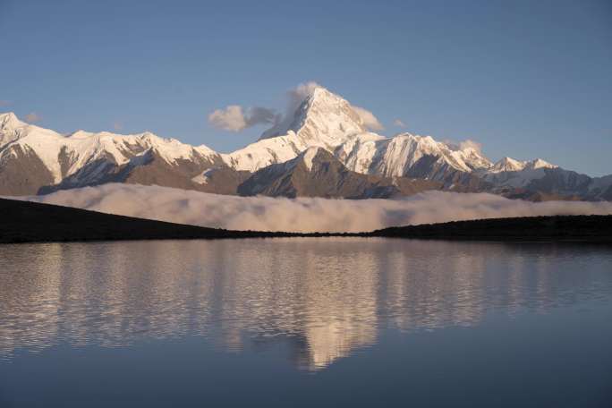 甘孜贡嘎雪山冷嘎措日照金山延时4k